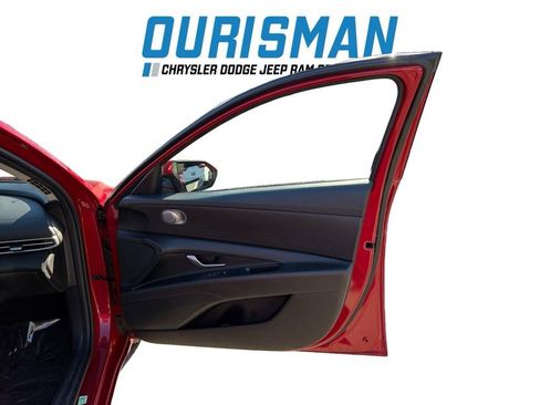 Used 2023 Hyundai Elantra SEL image 11