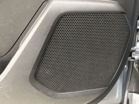 Used 2022 Toyota Highlander XLE FWD image 23