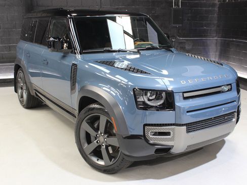 Used 2023 Land Rover Defender 110 X-Dynamic SE image 6