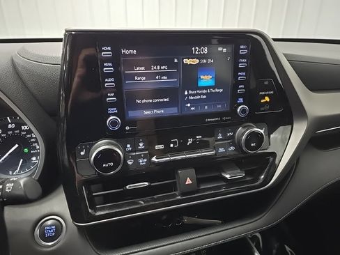 Used 2020 Toyota Highlander XLE AWD/4WD image 27