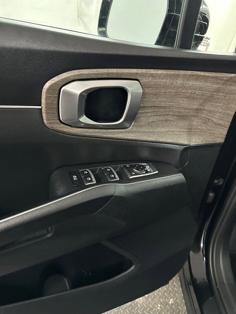 Used 2022 Kia Sorento S w/ Panoramic Sunroof Package AWD/4WD image 9