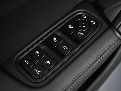 Certified 2025 Porsche Cayenne Turbo GT AWD/4WD image 19