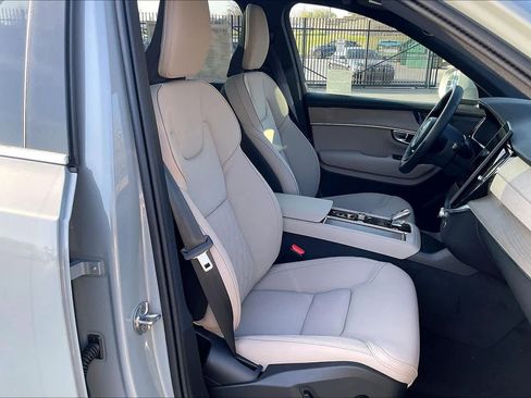 New 2026 Volvo XC90 T8 Plus w/ Protection Package Premier image 32