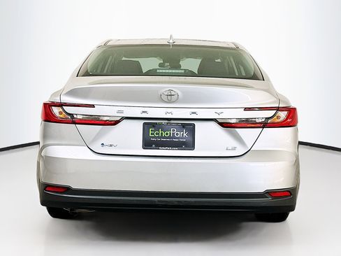 Used 2025 Toyota Camry LE image 7