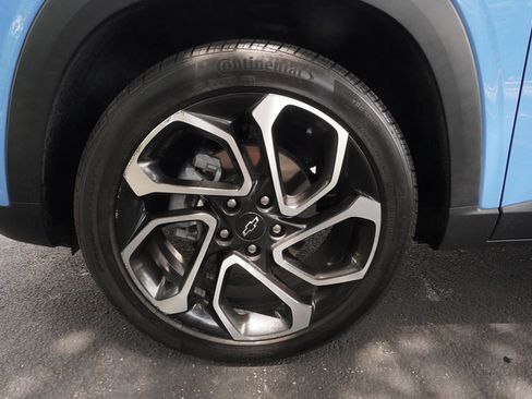Used 2024 Chevrolet Trax RS w/ Sunroof Package FWD image 32