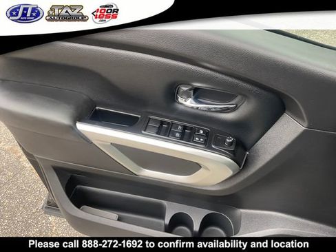 Used 2023 Nissan Titan SV w/ SV Convenience Package image 11