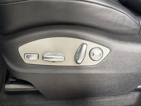 Certified 2026 Porsche Macan Turbo AWD/4WD image 32
