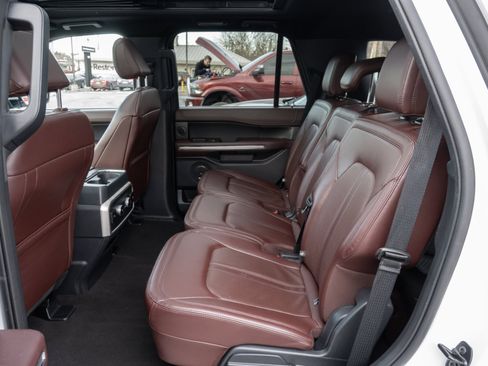 Used 2024 Ford Expedition Limited image 24