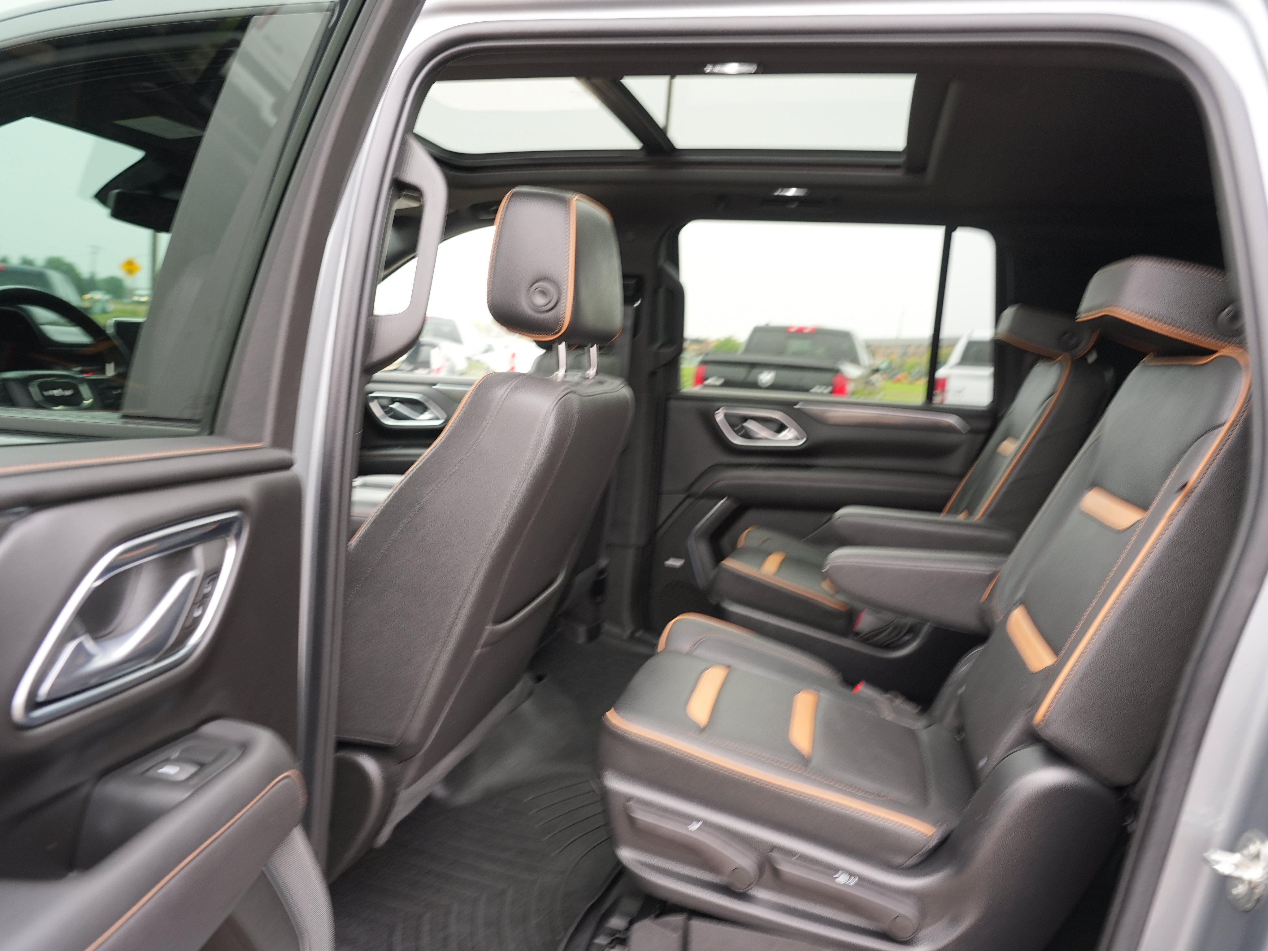 Used 2023 GMC Yukon XL AT4 w/ AT4 Premium Package AWD/4WD image 18