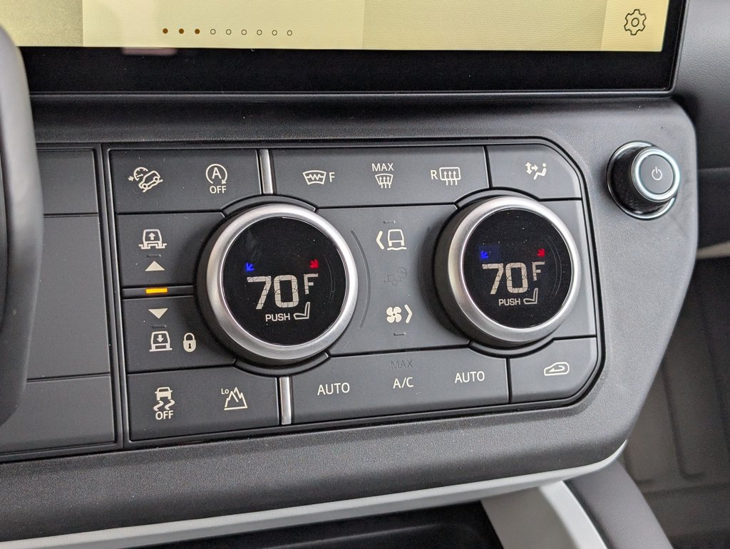 New 2026 Land Rover Defender 110 X-Dynamic SE AWD/4WD image 18