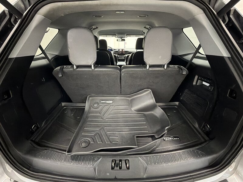 Used 2021 Ford Explorer Limited w/ Equipment Group 301A AWD/4WD image 14