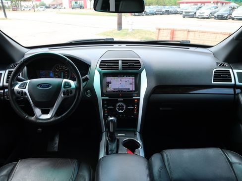Used 2014 Ford Explorer Limited w/ Equipment Group 302A FWD image 11