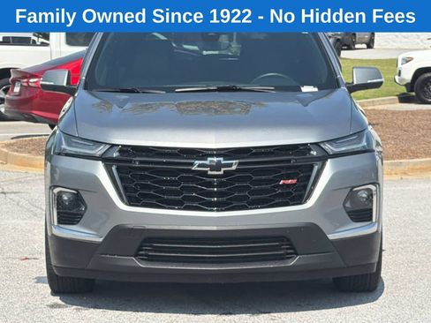 Used 2023 Chevrolet Traverse RS w/ LPO, Cargo Package FWD image 2