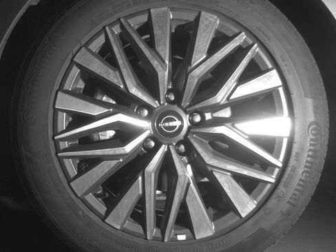 Used 2025 Nissan Altima 2.5 SV FWD image 12