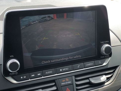 Used 2025 Nissan Altima 2.5 SV FWD image 21