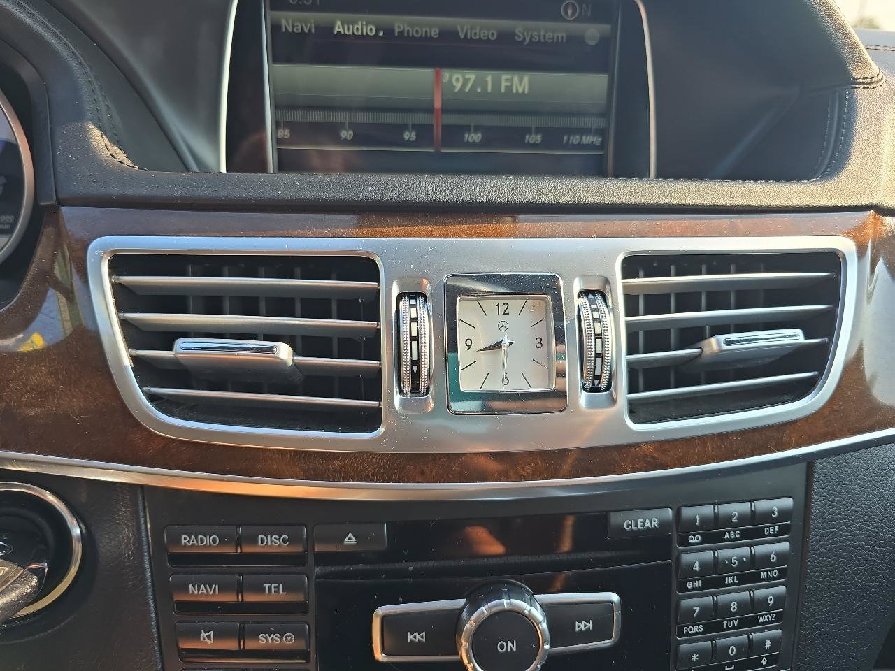 Used 2015 Mercedes-Benz E 400 4MATIC Sedan image 27