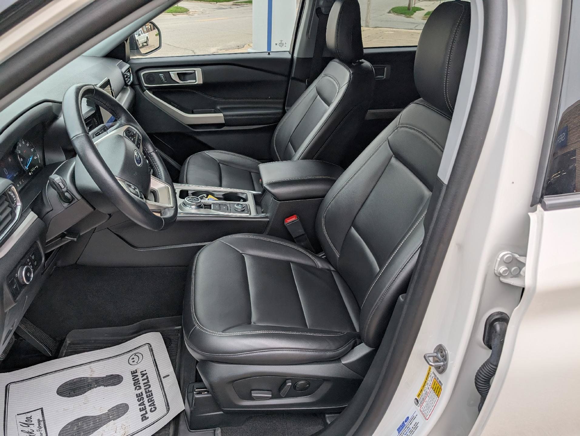 Used 2023 Ford Explorer XLT w/ Equipment Group 202A AWD/4WD image 11