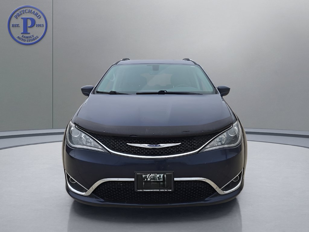 Used 2019 Chrysler Pacifica Touring-L FWD image 2