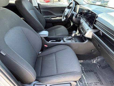 Used 2025 Hyundai Kona SEL FWD image 10