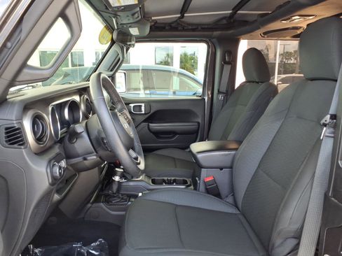 Used 2021 Jeep Wrangler Sport AWD/4WD image 8