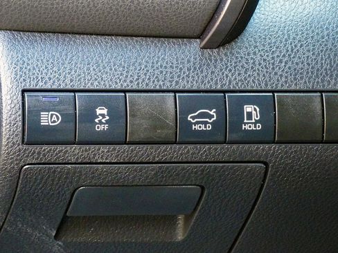 Used 2022 Toyota Camry SE FWD image 23