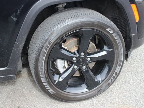 Used 2023 Jeep Grand Cherokee Altitude image 36