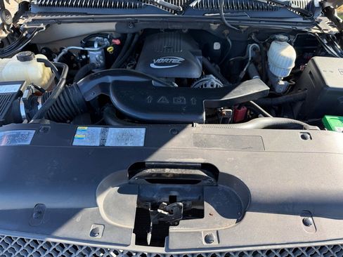 Used 2005 Chevrolet Avalanche LS w/ Onstar Plus Package image 5