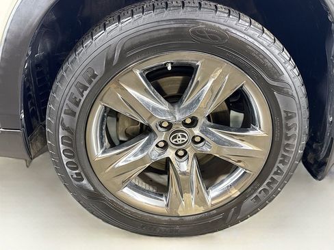 Used 2019 Toyota Highlander Limited Platinum image 42