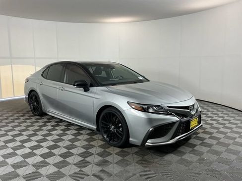 Used 2022 Toyota Camry XSE w/ Navigation Package FWD image 3