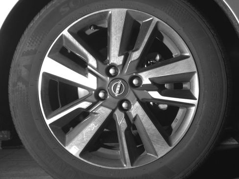 Used 2025 Nissan Versa SV FWD image 13