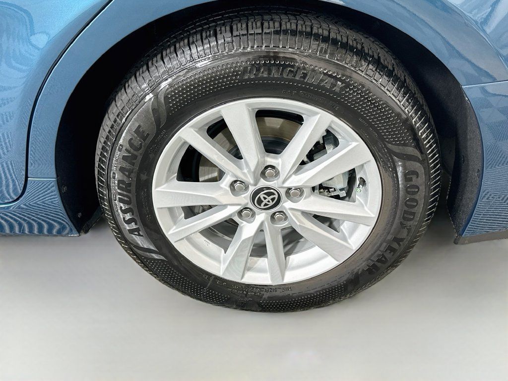 Used 2026 Toyota Camry LE FWD image 29