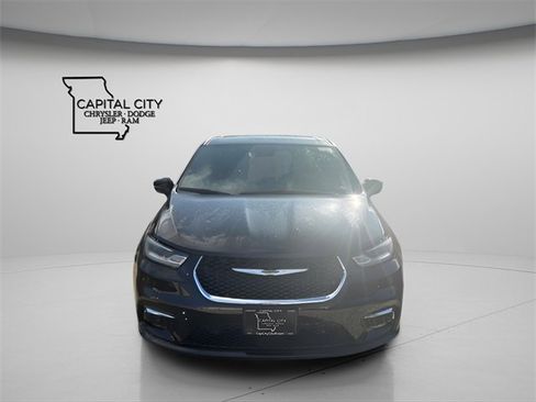 New 2026 Chrysler Pacifica Select image 3