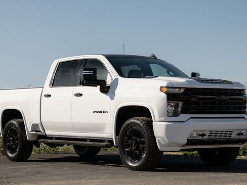 Used 2022 Chevrolet Silverado 2500 High Country w/ Z71 Off-Road Package image 4