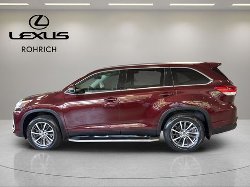 Used 2019 Toyota Highlander XLE AWD/4WD image 9