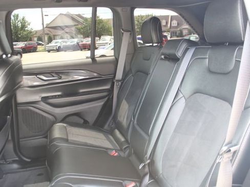 Used 2023 Jeep Grand Cherokee Altitude AWD/4WD image 27