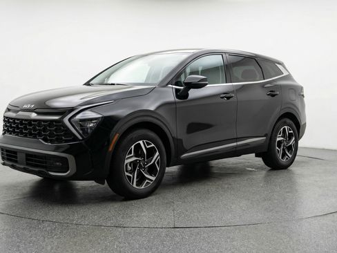 Used 2025 Kia Sportage LX image 3