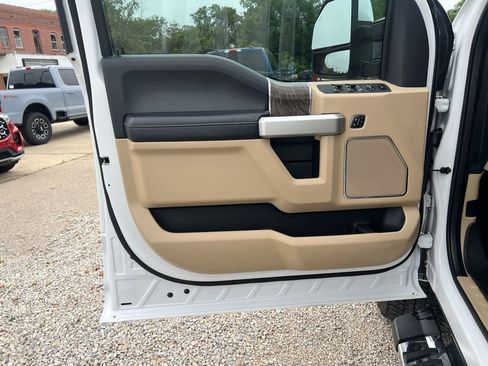 Used 2017 Ford F350 Lariat w/ Lariat Ultimate Package AWD/4WD image 11