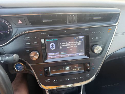 Used 2018 Toyota Avalon Limited FWD image 10