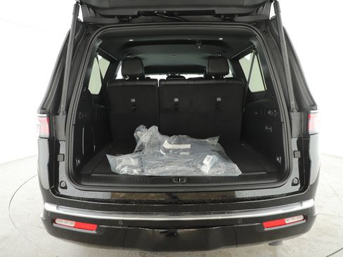 New 2024 Jeep Wagoneer L Series III w/ HD Trailer Tow Package image 3