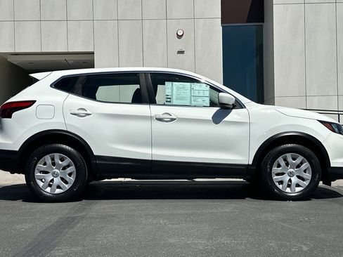 Used 2019 Nissan Rogue Sport S image 2