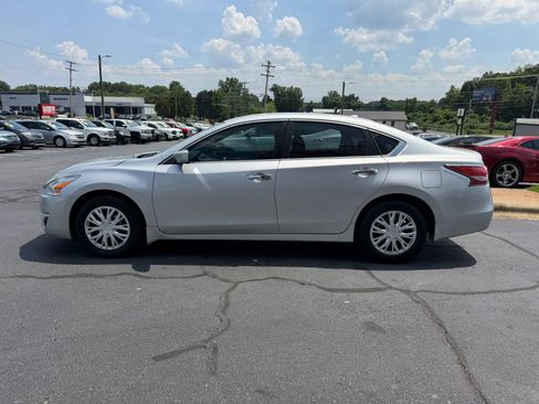 Used 2014 Nissan Altima 2.5 S w/ Display Audio Package FWD image 4