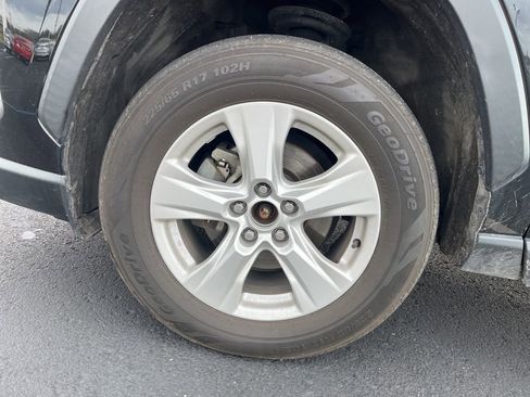 Used 2021 Toyota RAV4 XLE image 9