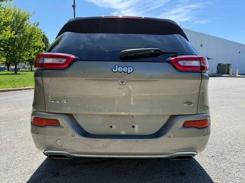 Used 2017 Jeep Cherokee Overland w/ Technology Group image 4