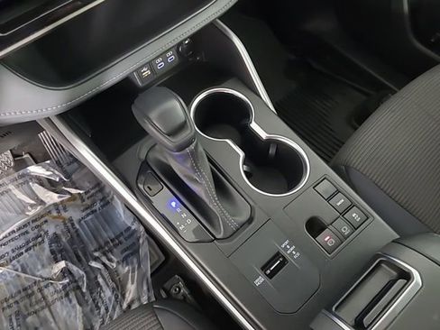 Used 2023 Toyota Highlander L image 31