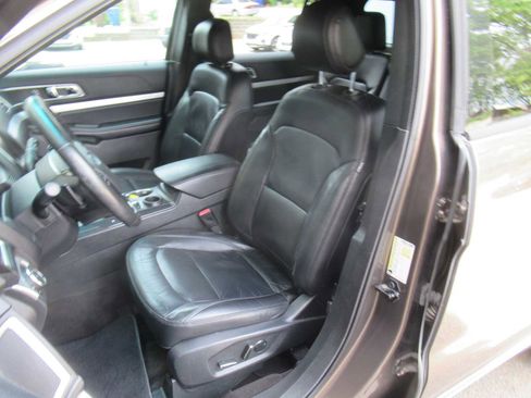 Used 2016 Ford Explorer XLT w/ Equipment Group 202A image 19