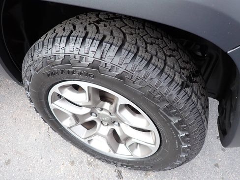Used 2021 Jeep Cherokee Trailhawk AWD/4WD image 11