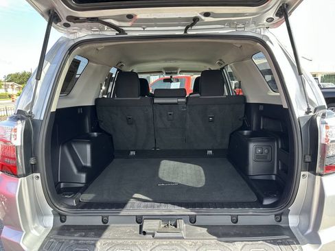 Used 2019 Toyota 4Runner SR5 AWD/4WD image 12