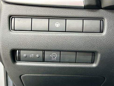 Used 2023 Nissan Rogue SV image 10