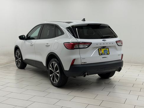 Used 2022 Ford Escape SE w/ SE Sport Appearance Package AWD/4WD image 2