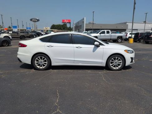 Used 2020 Ford Fusion SE FWD image 9